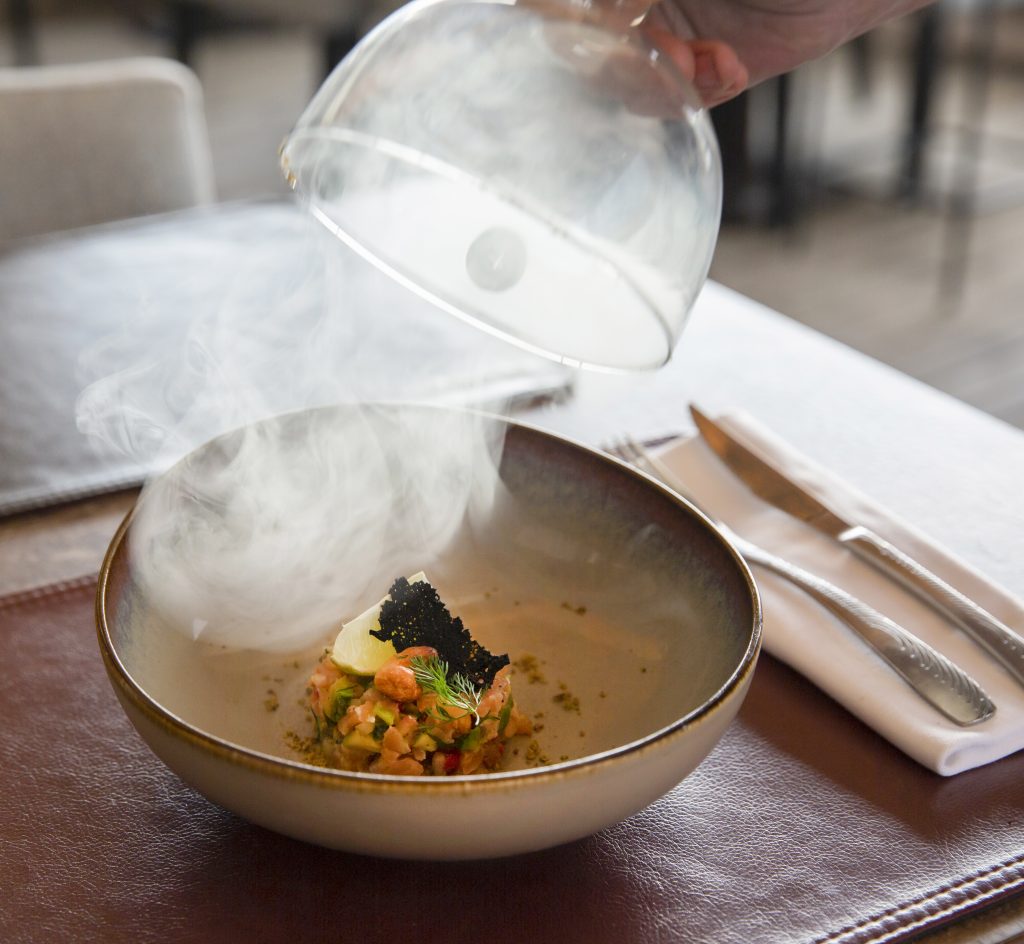 Dîner d’exception gastronomique préparé par un chef à domicile à Saint-Tropez et Grimaud pour réception privée haut de gamme